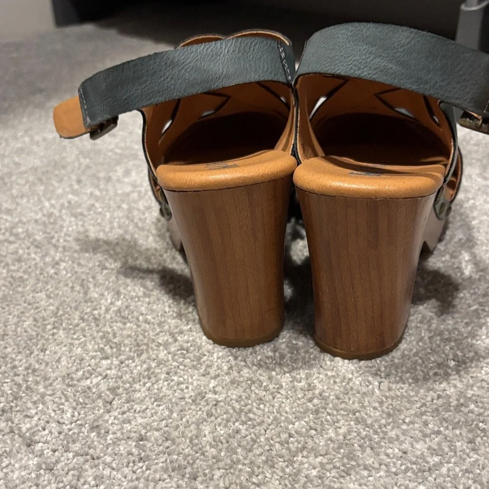 Kork-Ease Dark Gray/Blue Leather Mules - Picture 5 of 8